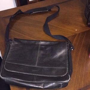 Price firm 🔥Kenneth Cole reaction men’s crossbody